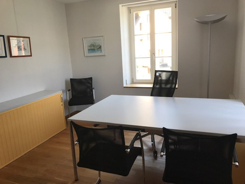 Sitzungszimmer im Gemeindehaus Sitzungszimmer im Gemeindehaus