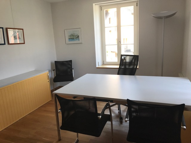 Sitzungszimmer im Gemeindehaus Sitzungszimmer im Gemeindehaus